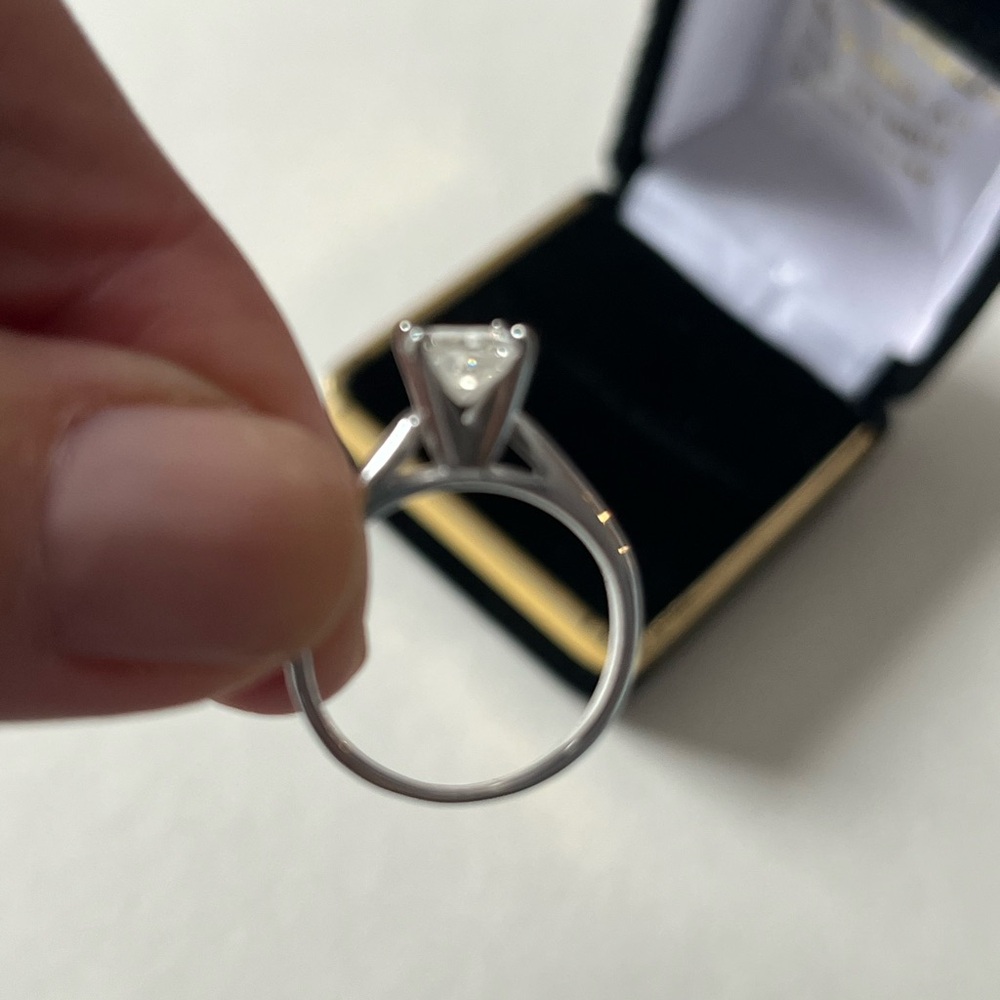 Genuine Diamond Engagement Ring 0.96 carat. - Picture 5 of 16